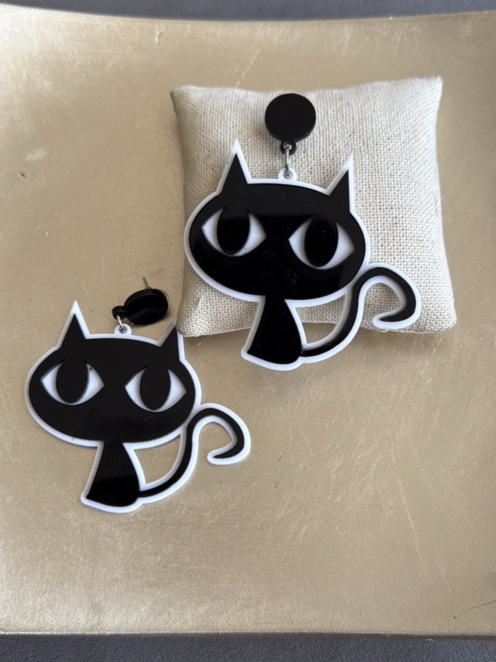 Black Cat Acrylic Drop Earrings - Pet-Inspired Fashion Accessory